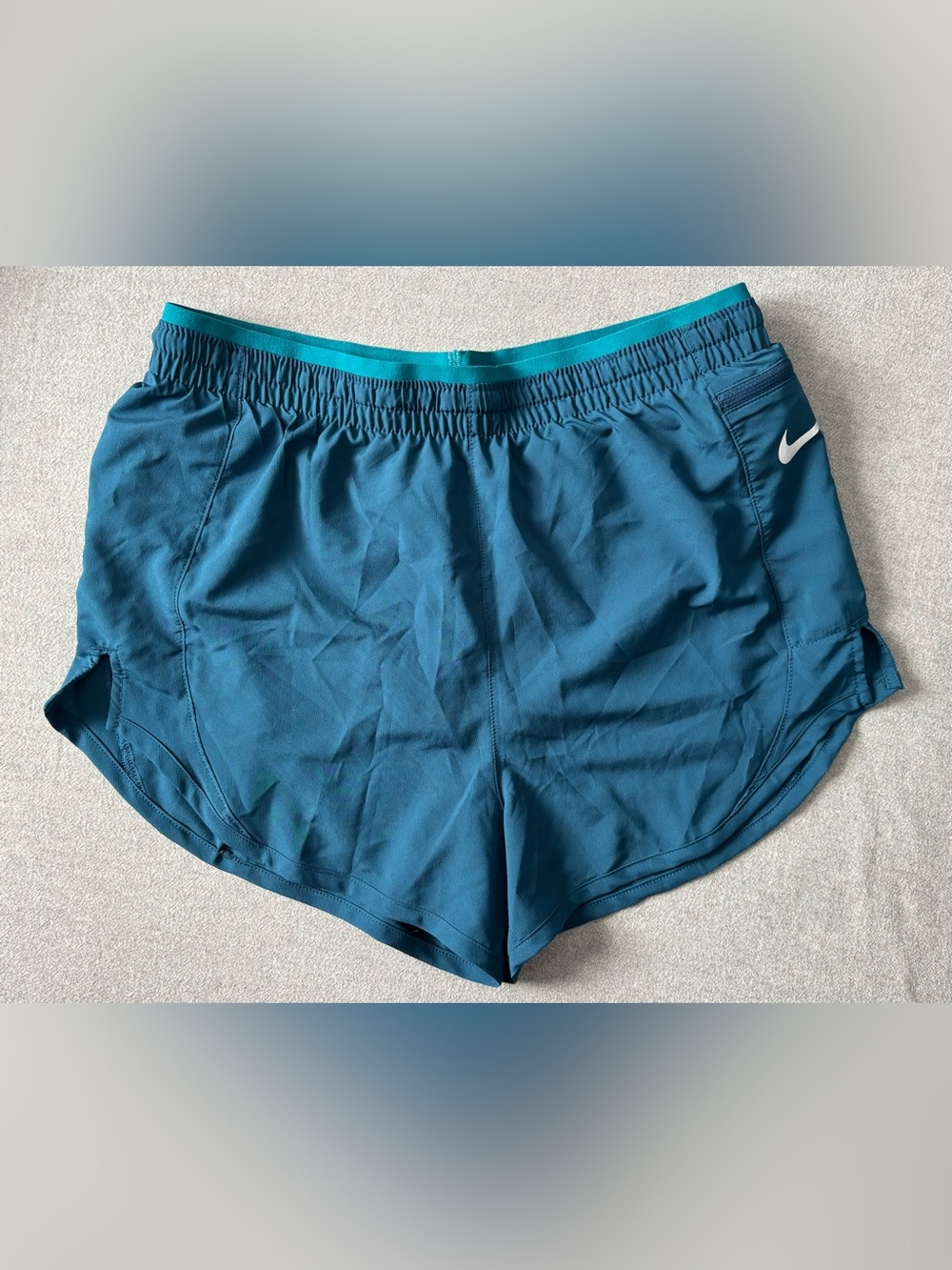 BNWT Womens Nike Tempo Luxe 3” Shorts - US Small